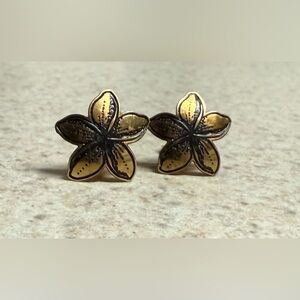 Vintage Leighton Lam Hawaiian Flower Clip-On Earrings Gold Tone Tropical Floral